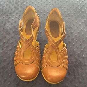 Softspots Tan Leather Heels